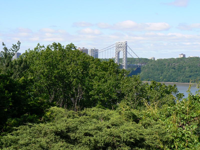 Fort Tyron and The Cloisters: George Washington Bridge vu de Fort Tyron